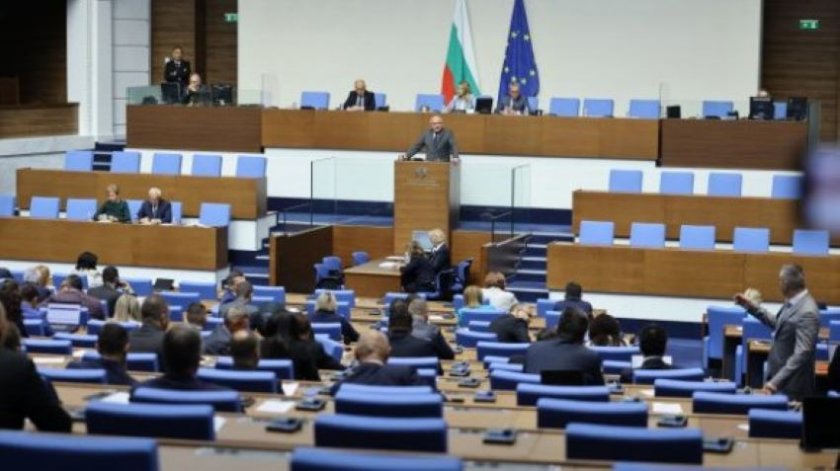 Депутатите отхвърлиха ветото на Радев за продажбата на "Лукойл"