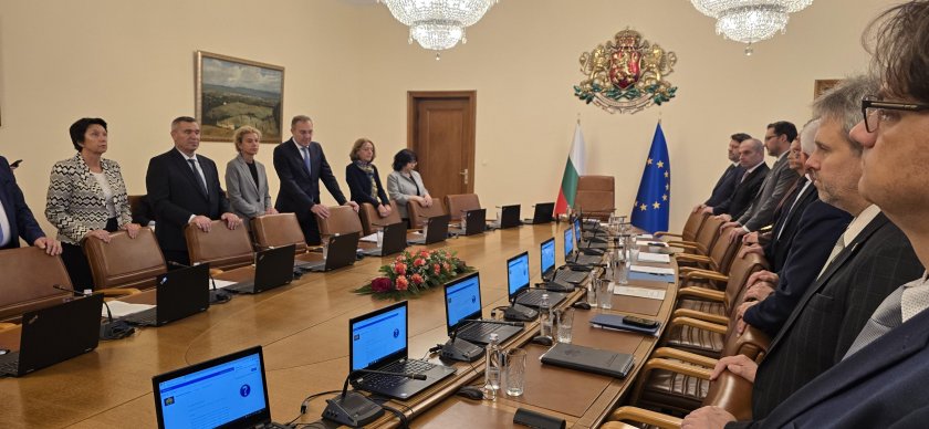 "Политико": Недостигът на гориво може да ускори падането на българското правителство