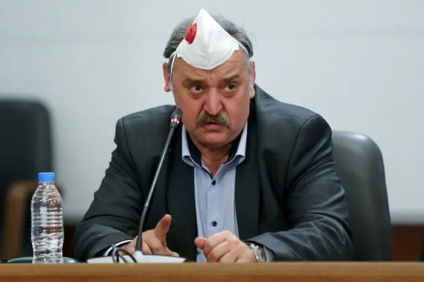 Проф. Кантарджиев: Грипът ни сваля на легло за 2-3 часа