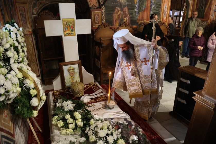 13 години без патриарх Максим: Даниил се поклони на гроба му