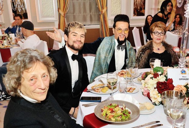 Баба Нешка се изока: Честит празник, тиквопоклонници!