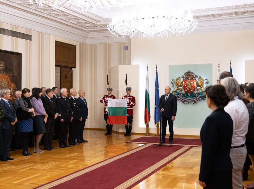 Радев тури вето на закона за продажбата на "ЛУКОйл"