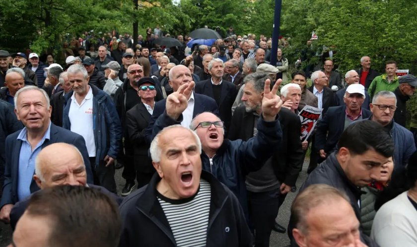 Welcome to the EU*: Протести в Тирана срещу равенството между половете