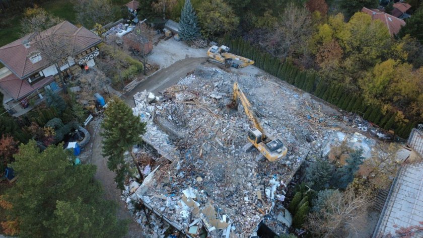 Партията на Доган оплака разрушаването на сарая