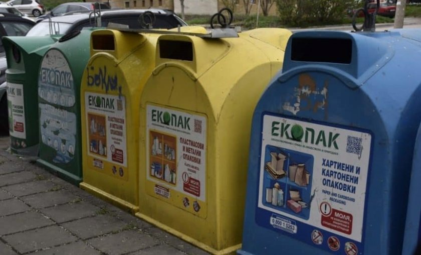 Спира събирането на боклука от цветните контейнери в София