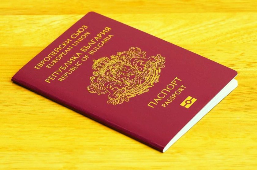 Обвиниха осъждан, представил чужд паспорт на летището в София