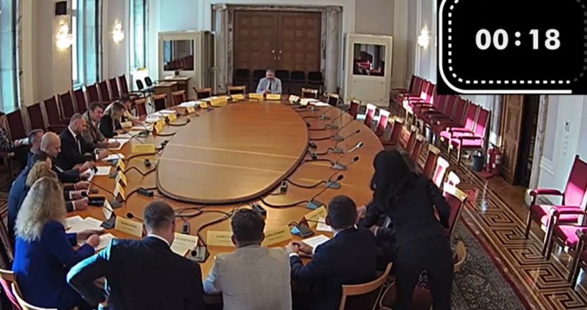 Бързаци: Гласуваха законопроект за „Лукойл“ за 26 секунди