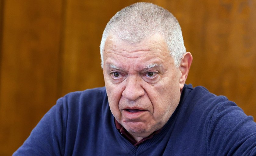 Проф. Константинов: Радев е в цугцванг