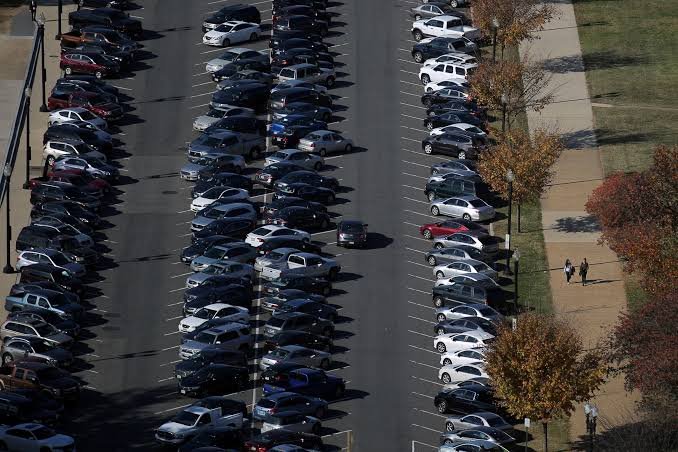 Американците печелят баснословни суми от паркингите за световното