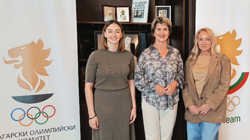 На изпроводяк: Весела Лечева се срещна с Калейн и Гроздева преди заминаването им за Лондон