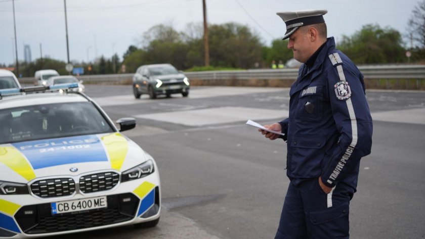 Чужденец опита да подкупи пътни полицаи с 10 евро
