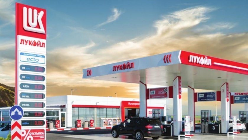 "Лукойл България": Бензиностанциите няма да спрат, гориво има 