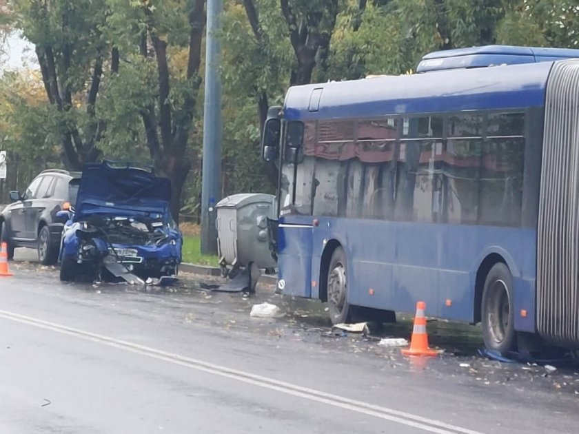 Ужас на пътя: Шофьор заспа зад волана и причини катастрофа с автобус в Бургас