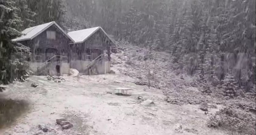 Заваля сняг в Пирин