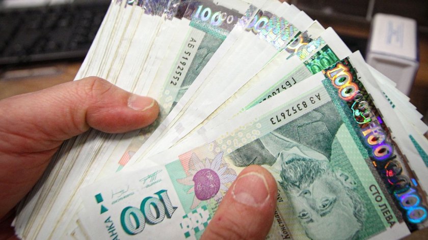 Средната заплата достигна 2549 лв., пада леко спрямо предходното тримесечие