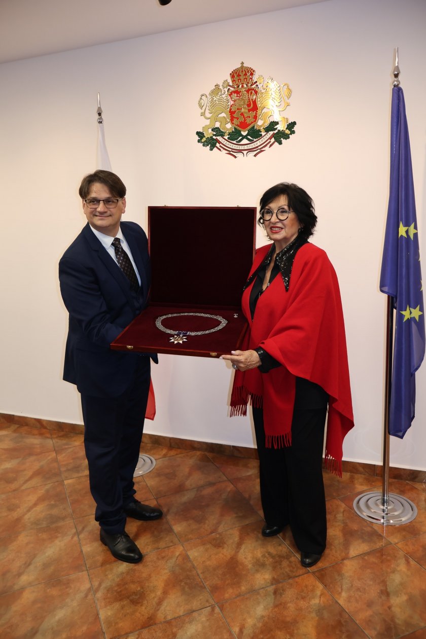 Мариан Бачев окичи със "Златен век" обичаната Йорданка Христова