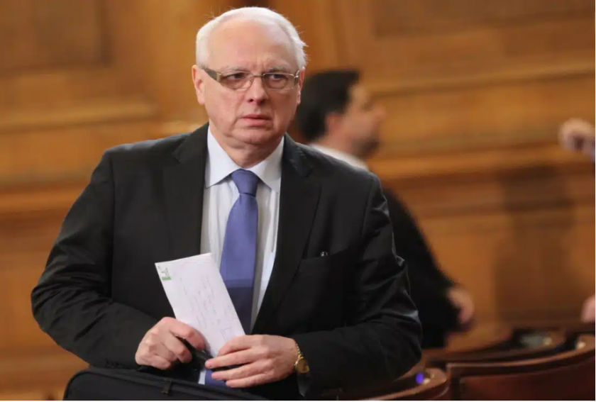 Велизар Енчев: Тръмп завладява с танкери, вместо с танкове!