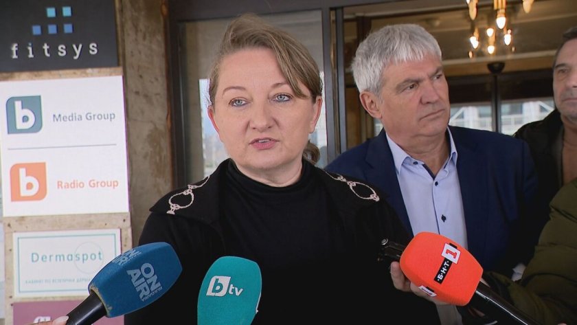 Минути след като приключи срещата между управляващите, синдикатите и работодателите