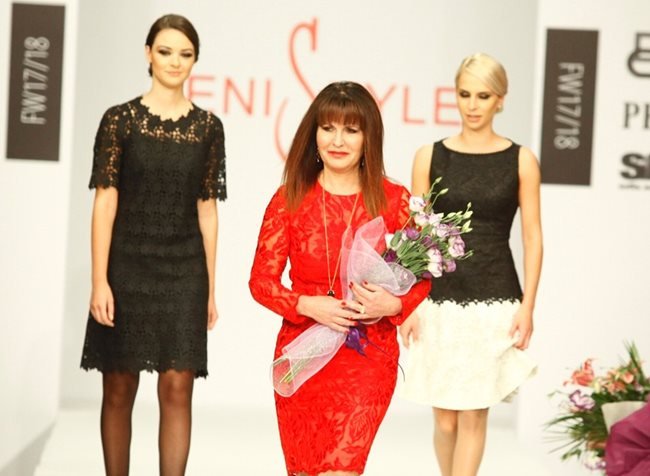 Дизайнерката Жени Живкова продължава траура за малкия си брат Тошко