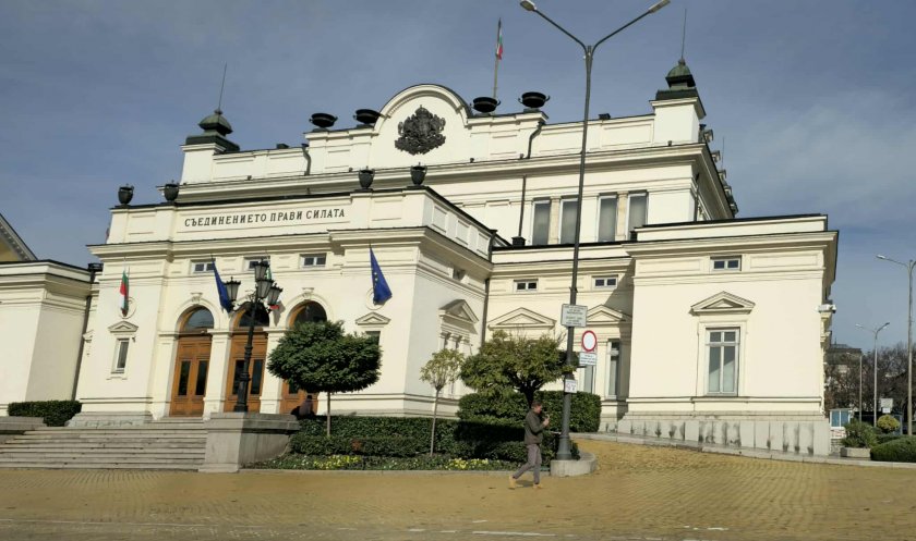 Дългоочакваният ремонт на сградата на парламента започва - вече има