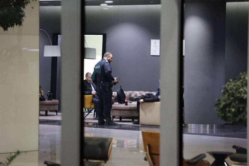 ДАНС проверява рафинерията и офисите на "Лукойл" (СНИМКИ)