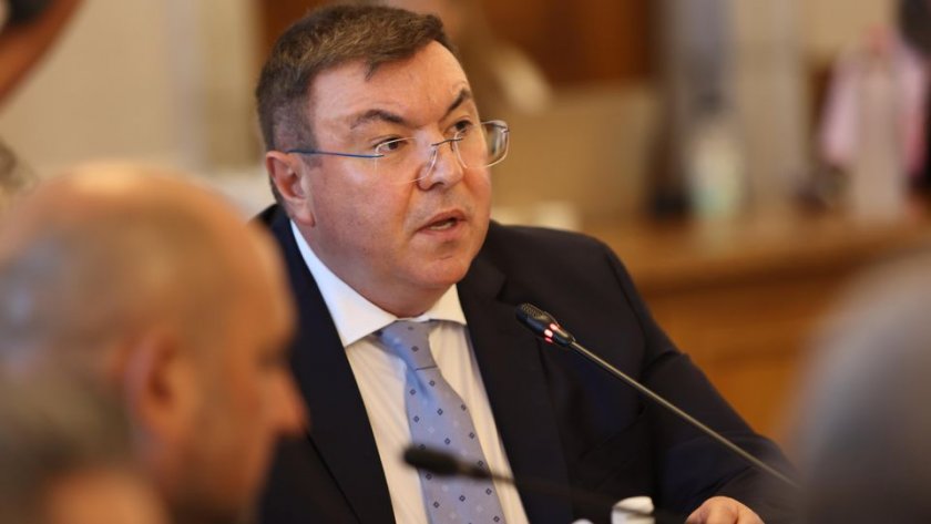 Ангелов: Всеки областен град ще има нов тип стратегически лечебни заведения