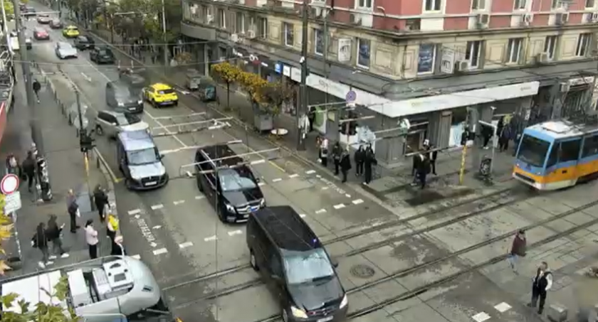 Ето кой има право да сменя "червеното" на светофарите в София