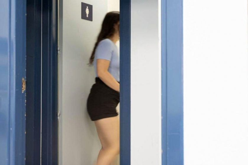 Родители продадоха 14-годишната си дъщеря за 5000 евро и 5 бутилки уиски