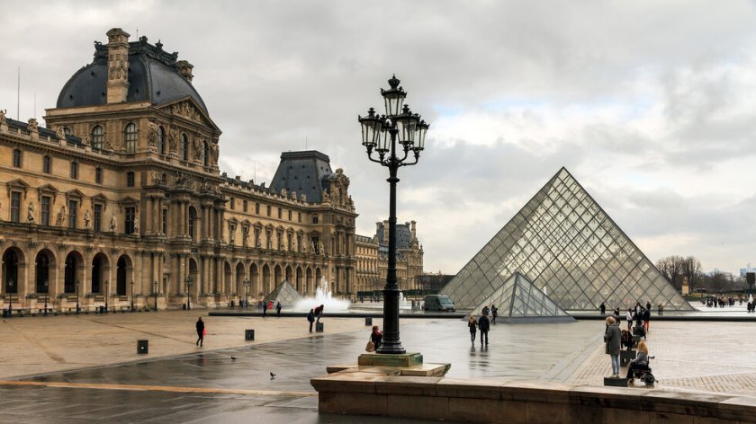 Ще изложат отново короната, изпусната по време на обира в Лувъра