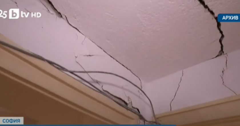Блокове се цепят един след друг в София
