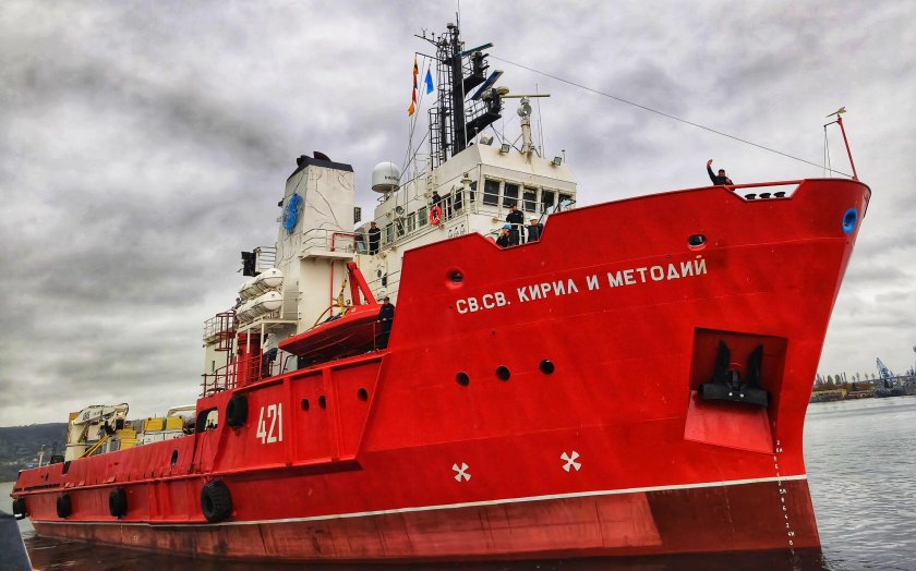 Корабът „Св. св. Кирил и Методий“ отплава на своята четвърта антарктическа експедиция (ФОТО)