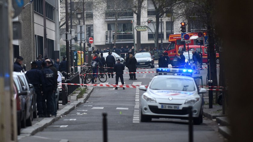 Полицията в Париж застреля нападател, опитал да намушка четирима