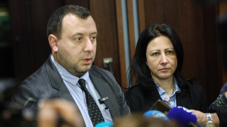 "Възраждане" напускат пленарна зала: Референдумът на Радев е в деловодството, не го пускат за разглеждане