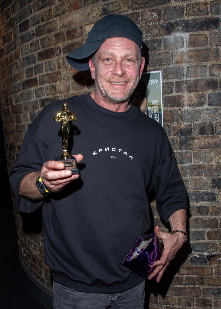 Актьорите от спектакъла "Поетите" са били сред пътниците, кацнали в Солун