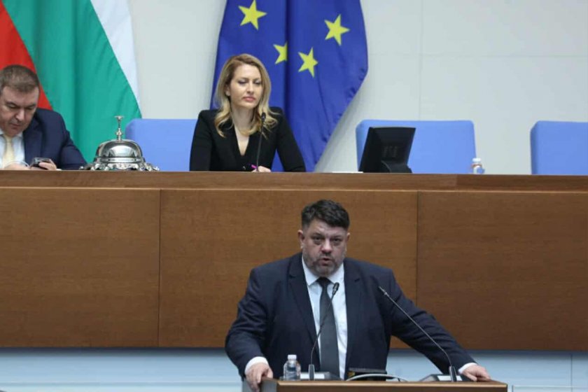 Остри сблъсъци между БСП и Възраждане“ доведоха до принудително прекъсване на заседанието