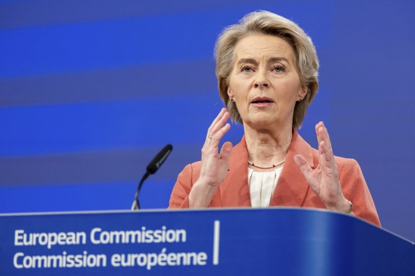 Урсула пришпорва за бързи пари за Киев, дупката в бюджета е 135 млрд. евро