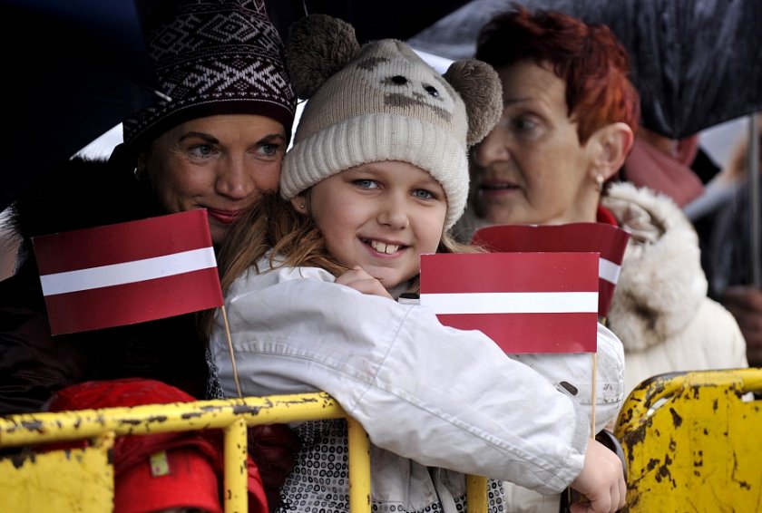 Латвия извежда принудително от страната над 1200 руски граждани