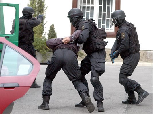 Наркодилъри зарибяват деца, като им предлагат дрога, опакована в пликчета за