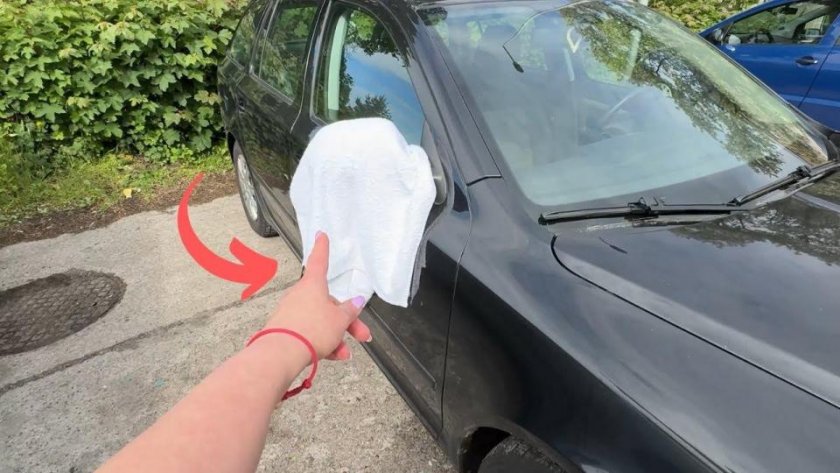 Какво означава бяла кърпа върху огледалото на колата