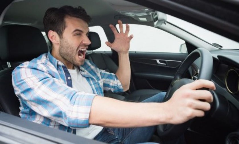 350 евро глоба за силна музика в колата в Гърция