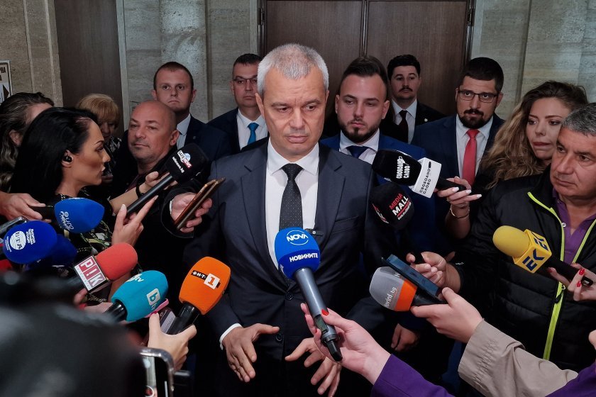 "Възраждане" срещу Спецов: Имаме ликвидатор на активите на "Лукойл" 