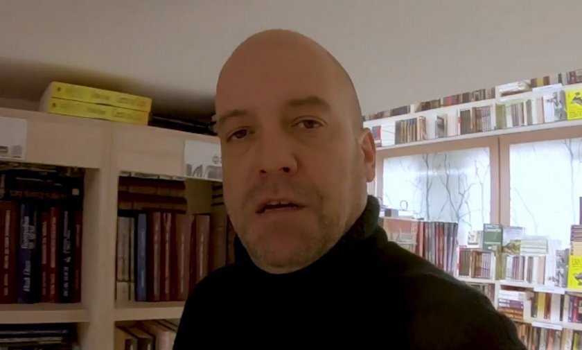 Иво Сиромахов за Черния петък по български: Чехли, парфюми по 8 лв. килото и Джена в мола