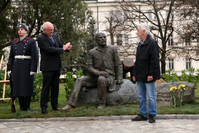 Откриха паметник на Захарий Стоянов в центъра на София 