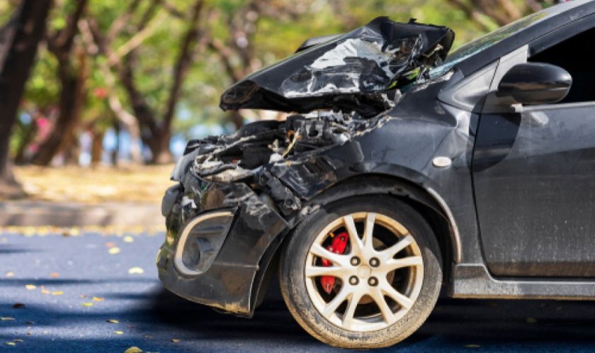 Тежка катастрофа прати трима в болница, жена бере душа