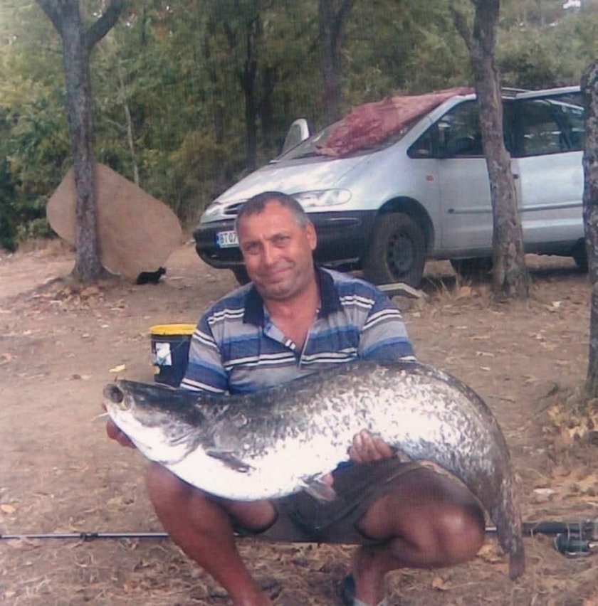 Вижте в какво състояние заряза кучето си пожарникар от Бургас