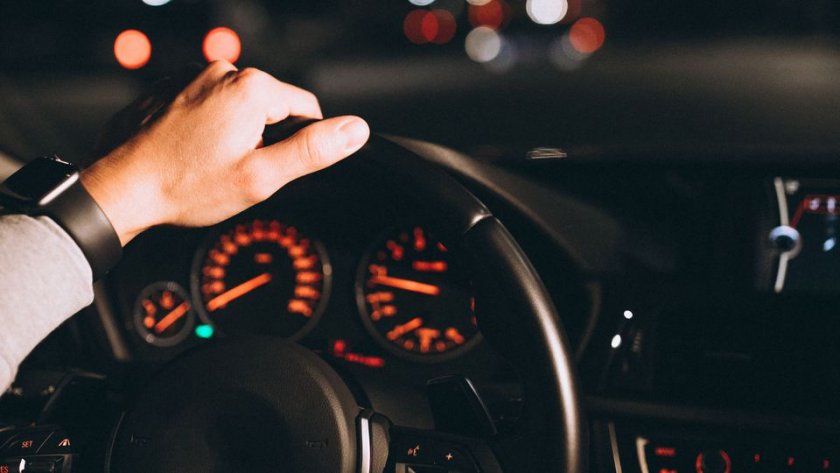 Наглец: Арестуваха шофьор без книжка, карал със свалени номера