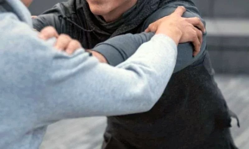 Мъж ослепя с едното око след побой в заведение