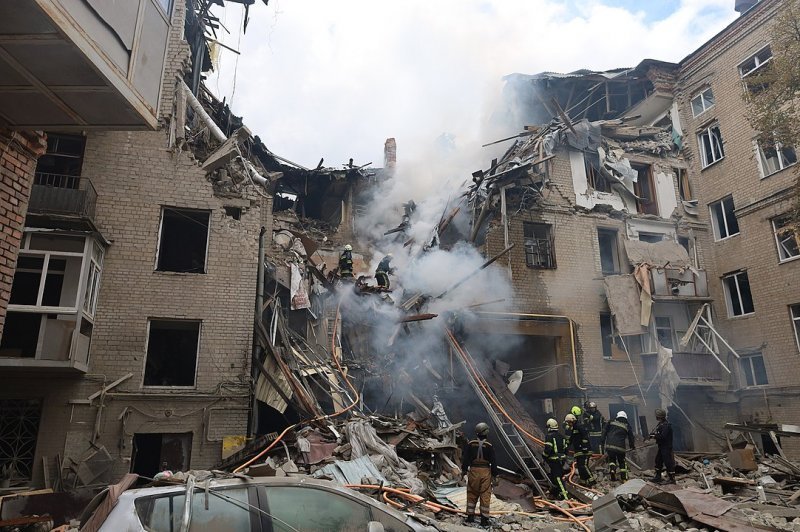 Четирима загинали и 17 ранени при руски удари с дронове в Харков