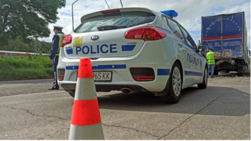 Катастрофа с два камиона край Димово, ограничено е движението