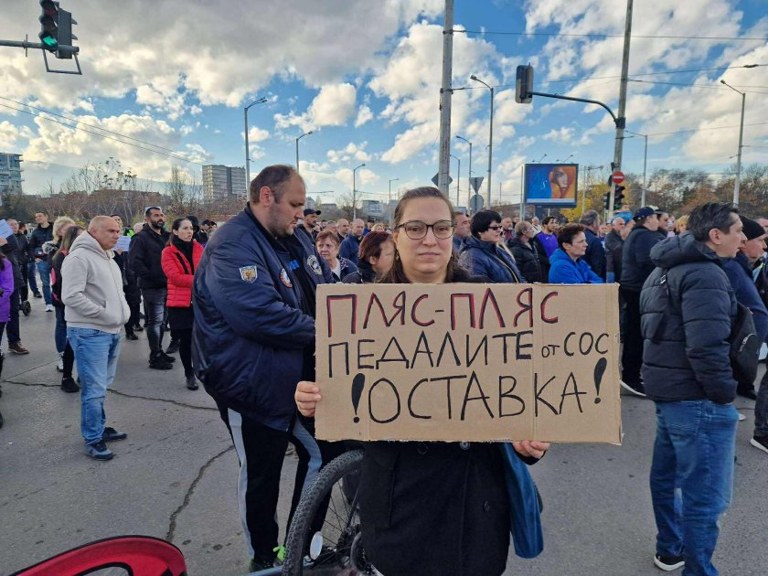 Протестиращи срещу поскъпването на синя и зелена в София блокираха моста "Чавдар"